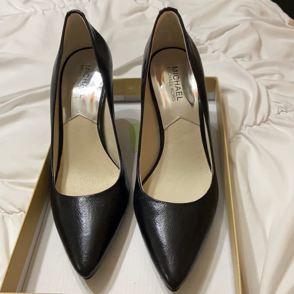Michael Kors Leather Mid Pump